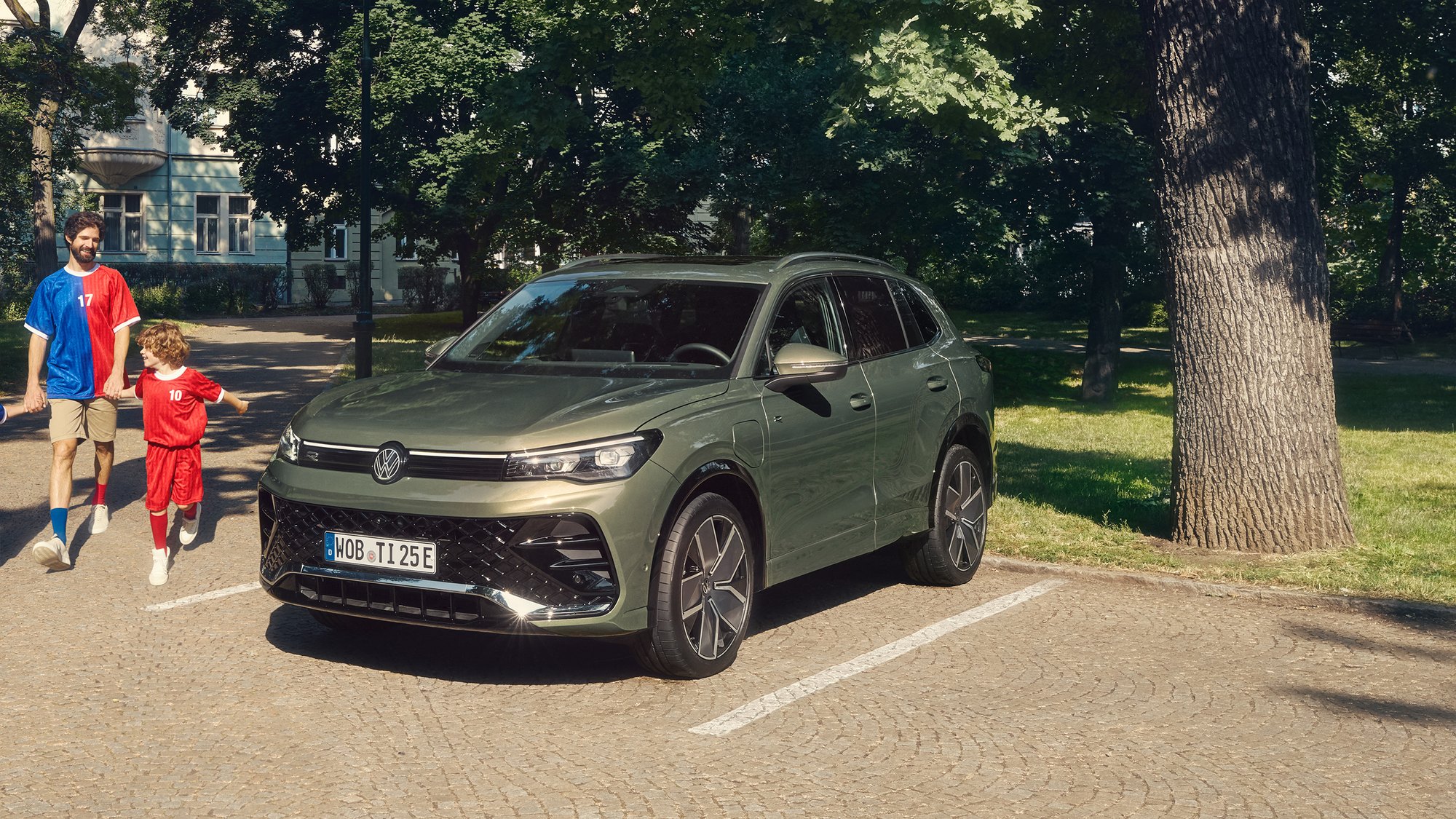 Carregador en CGI (Automoció): sortida de la IA · Toni Riera